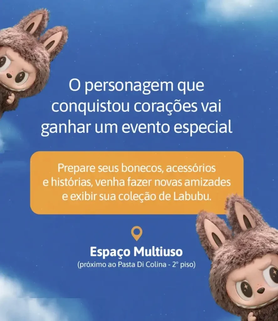 Um pôster azul e laranja anunciando um evento especial do personagem Labubu. Dois personagens Labubu com capuzes de pele peluda espiam dos cantos superior esquerdo e inferior direito. O texto diz: 'O personagem que conquistou corações vai ganhar um evento especial. Prepare seus bonecos, acessórios e histórias, venha fazer novas amizades e exibir sua coleção de Labubu. Local: Espaço Multiuso (próximo ao Pasta Di Colina - 2º piso).