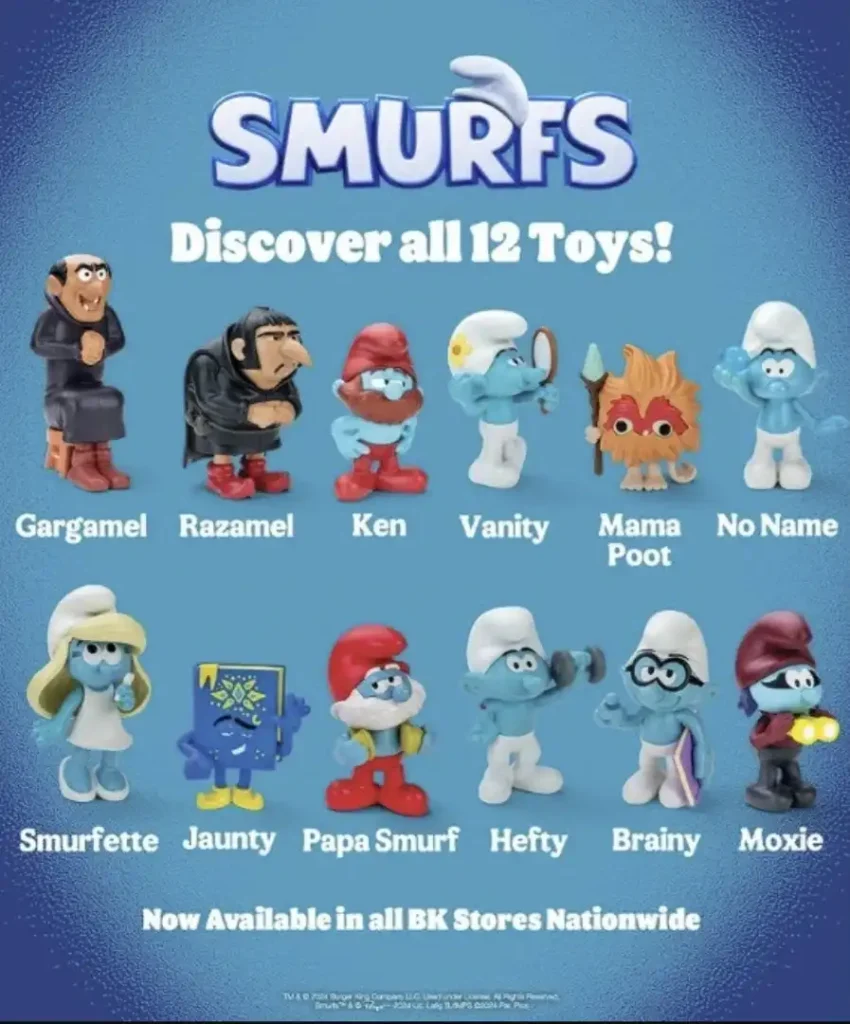 Uma imagem promocional da coleção de 12 brinquedos dos Smurfs disponíveis no Burger King. Os brinquedos retratam os seguintes personagens: Gargamel, Razamel, Ken, Vaidoso (Vanity), Mamãe Poot (Mama Poot), Sem Nome (No Name), Smurfette, Atrevido (Jaunty), Papai Smurf (Papa Smurf), Robusto (Hefty), Gênio (Brainy) e Moxie. O texto na imagem diz "Smurfs: Descubra todos os 12 brinquedos!" e "Já disponível em todas as lojas BK em todo o país".