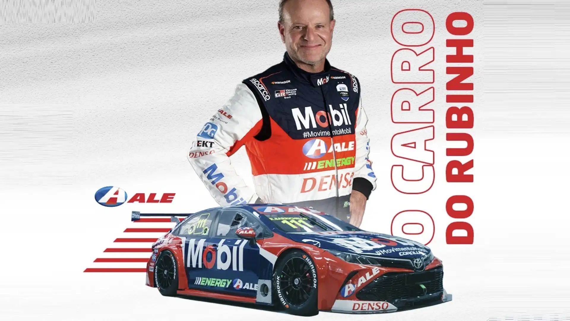 Imagem de Rubinho Barrichello em frente ao seu carro de corrida, com a marca ALE em destaque.