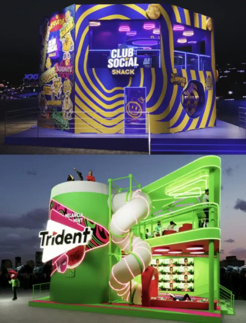 Duas imagens de estandes de marcas em um festival. A primeira mostra o estande da Club Social, com um design em amarelo e azul escuro, simulando ondas, e o estande do Trident, que é verde com detalhes em rosa e branco, e inclui um escorregador.