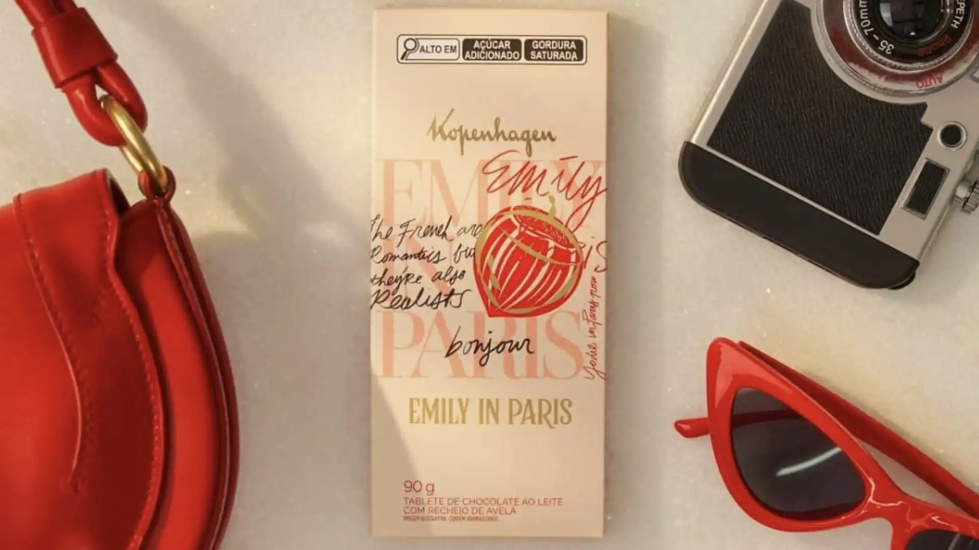 Tablete de chocolate Kopenhagen "Emily in Paris" com recheio de avelã, 90g.