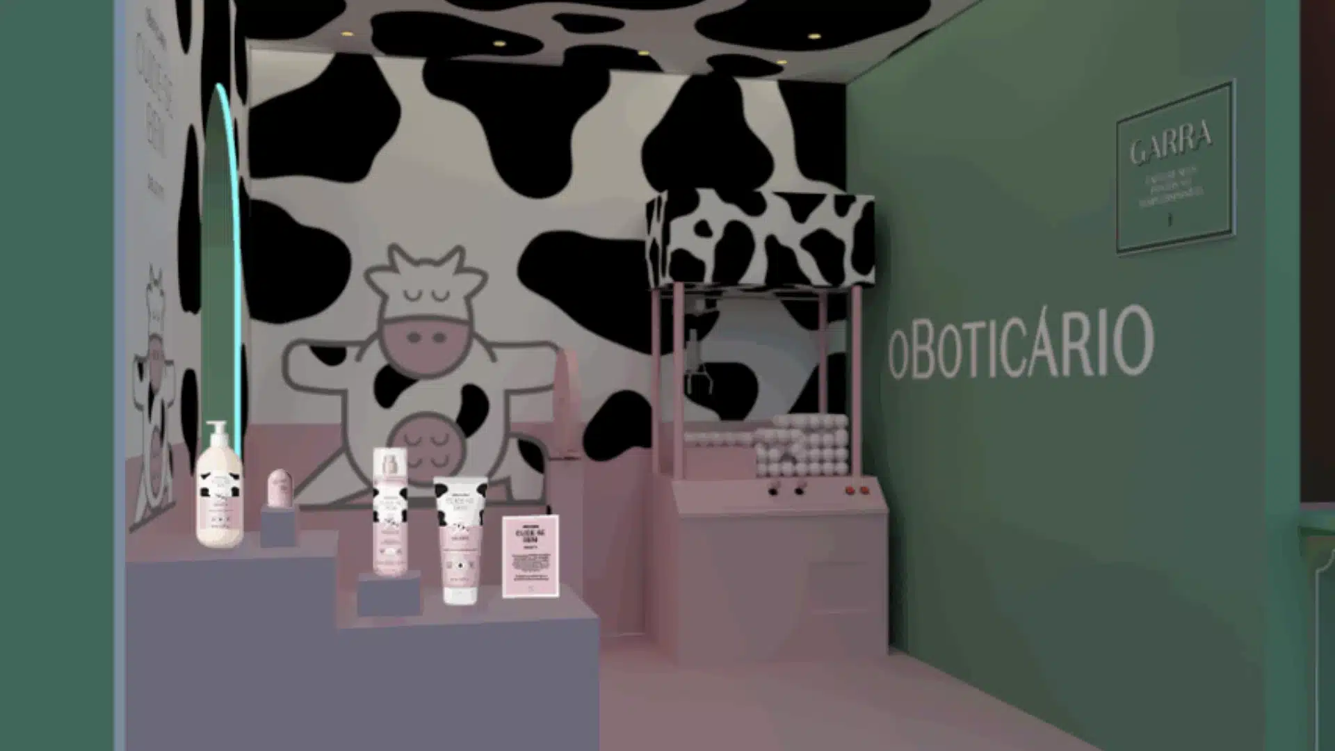 Foto de um estande da marca O Boticário com o tema de vaca.