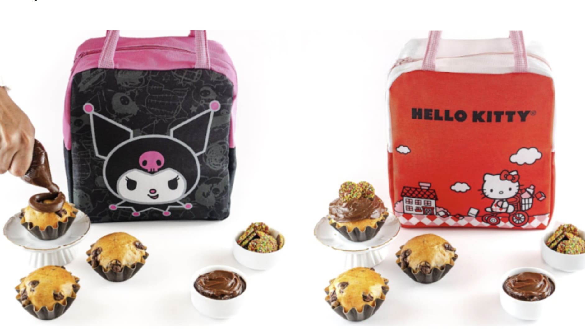 Duas lancheiras da Kuromi (preta e rosa) e da Hello Kitty (vermelha e branca) ao lado de mini panetones ou muffins e potes com cobertura de chocolate.