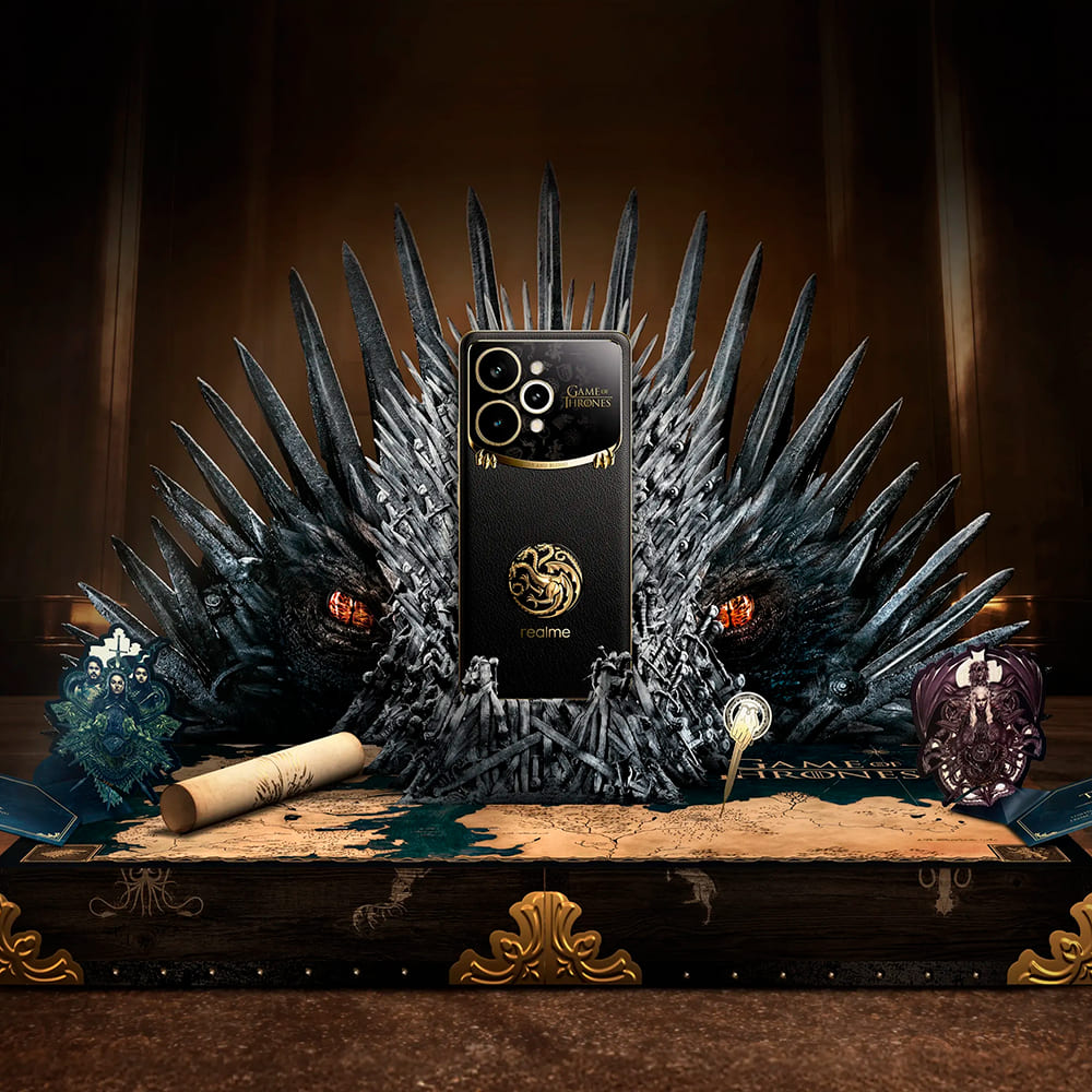 Smartphone realme 15 Pro Game of Thrones Limited Edition sobre o Trono de Ferro com acessórios temáticos.